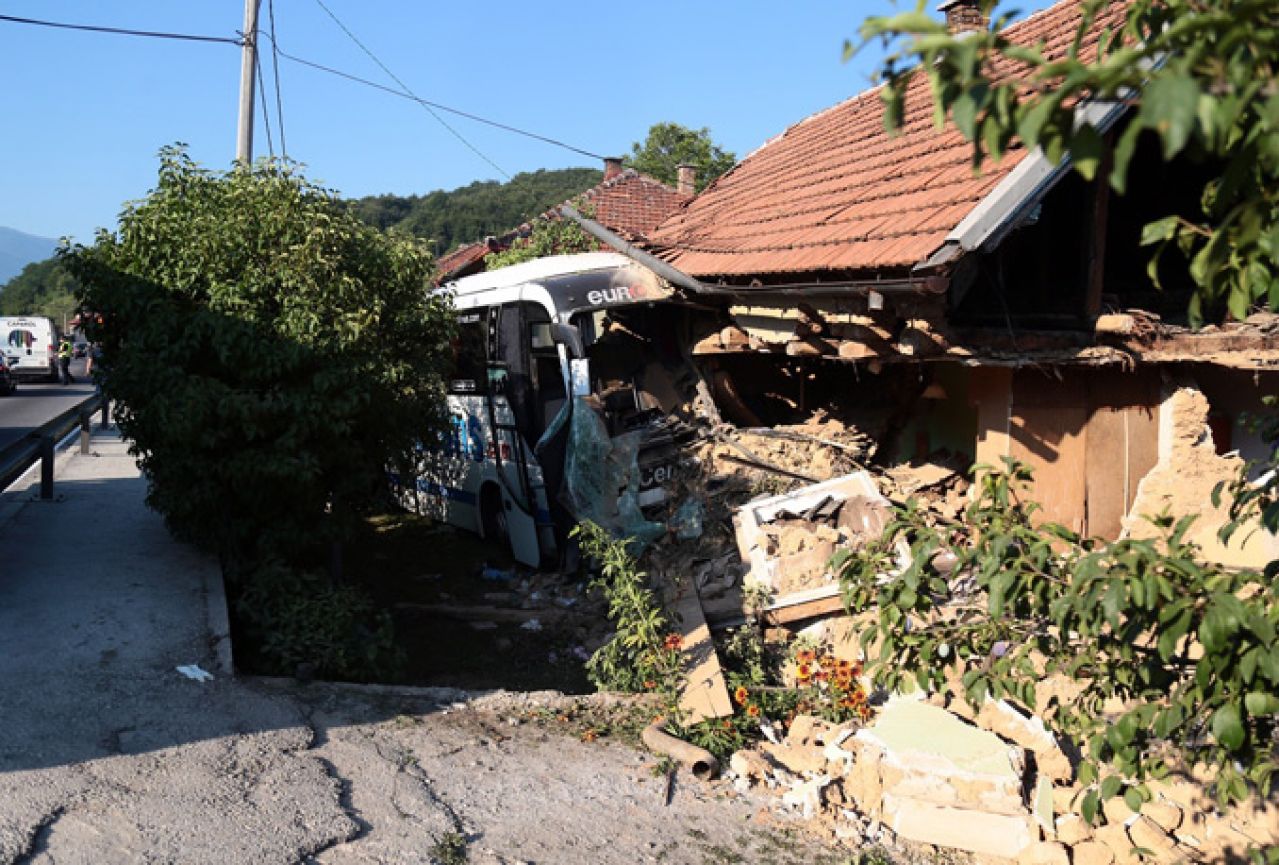 Sarajevo: U slijetanju autobusa ozlijeđeni i strani državljani