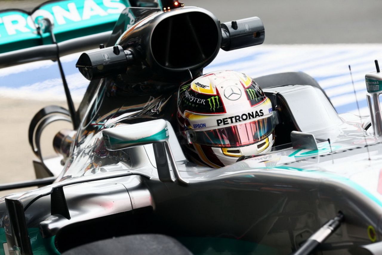 Hamiltonu prva krv na Hungaroringu, Mercedes u svom svijetu