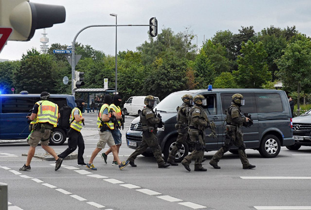 Pucnjava u shopping centru u Münchenu: Najmanje 9 ubijenih i 10 ranjenih?