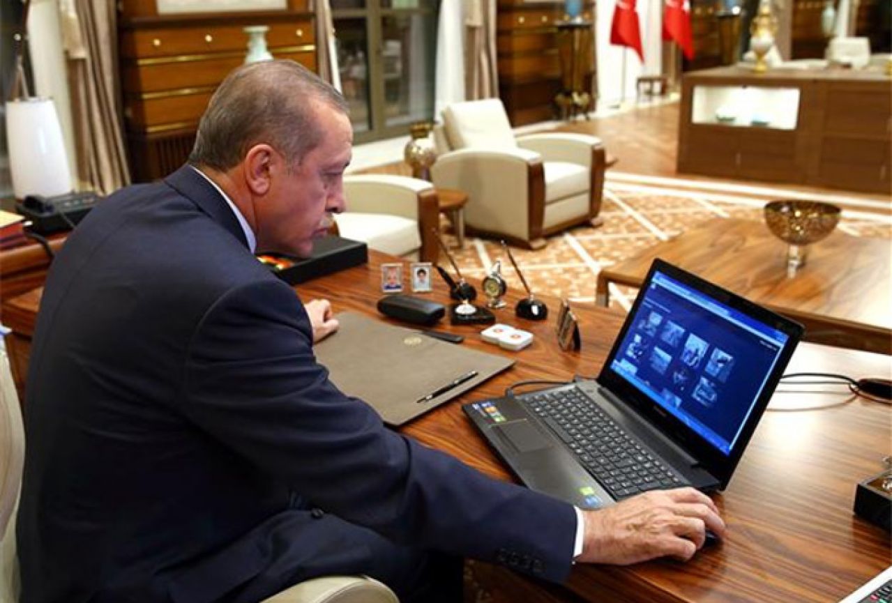 Erdogan izdao dekret o zatvaranju 2.341 institucije