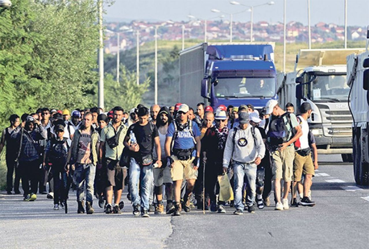 Dio migranata odustaje od pješačenja prema Mađarskoj