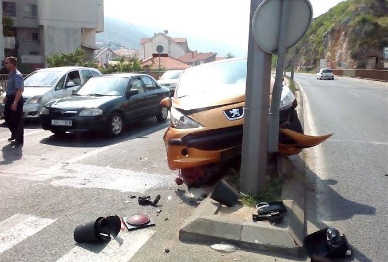 Mostar: Sudar Mazde i Peugeota