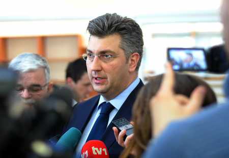 https://storage.bljesak.info/article/164751/450x310/andrejplenkovic.jpg