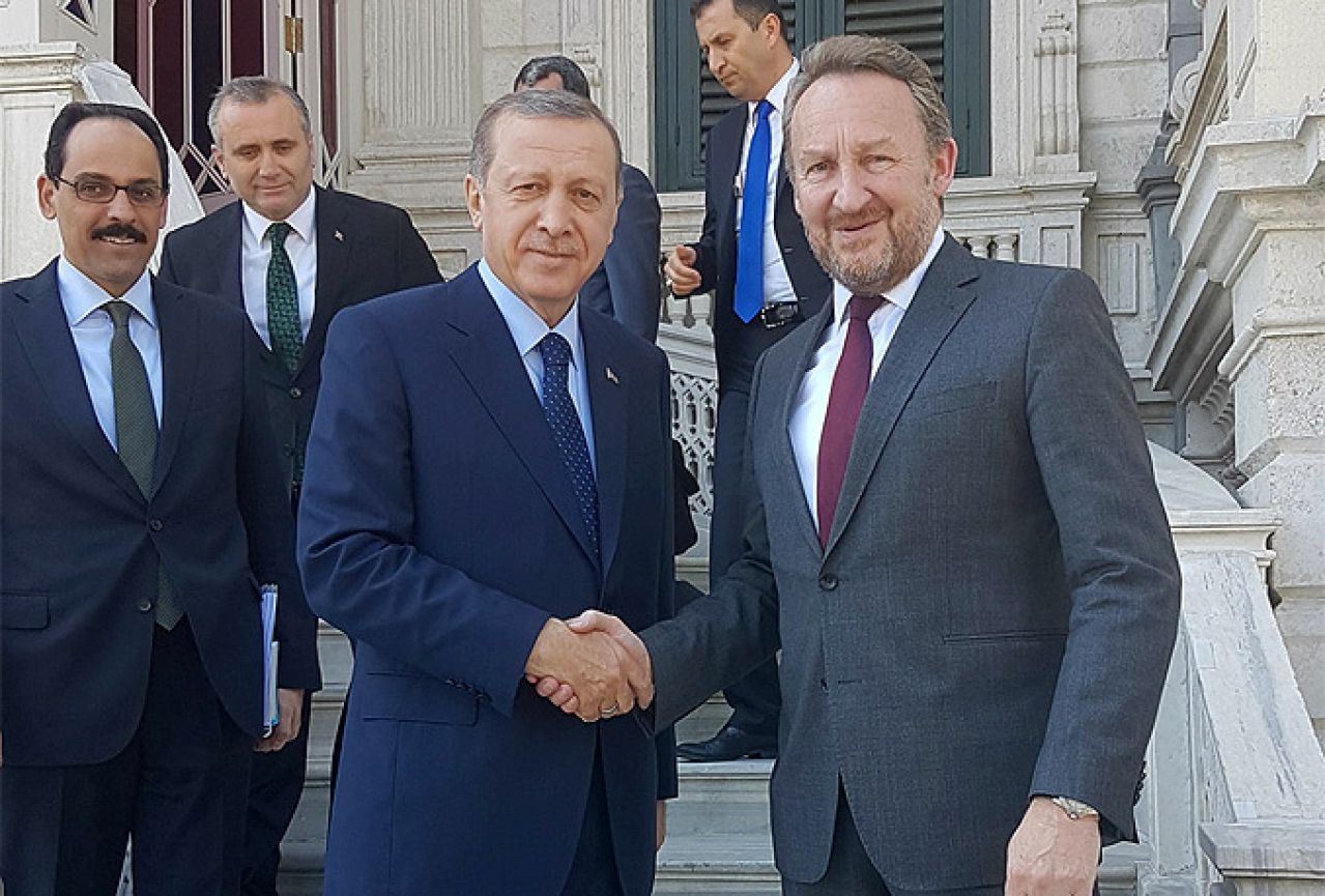 Erdogan zahvalio bratu Izetbegoviću na podršci 