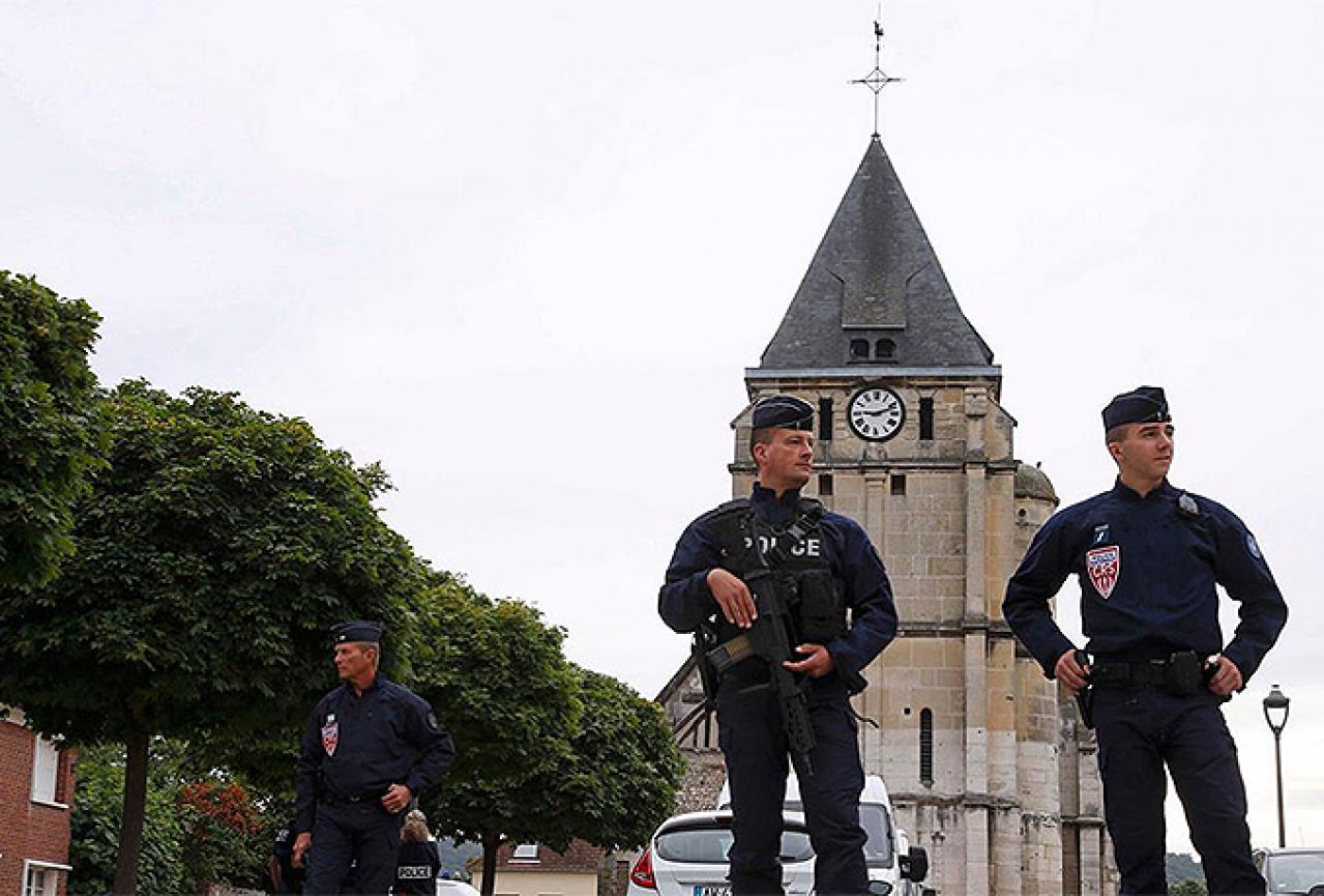 Francuski mediji neće objavljivati imena i fotografije terorista