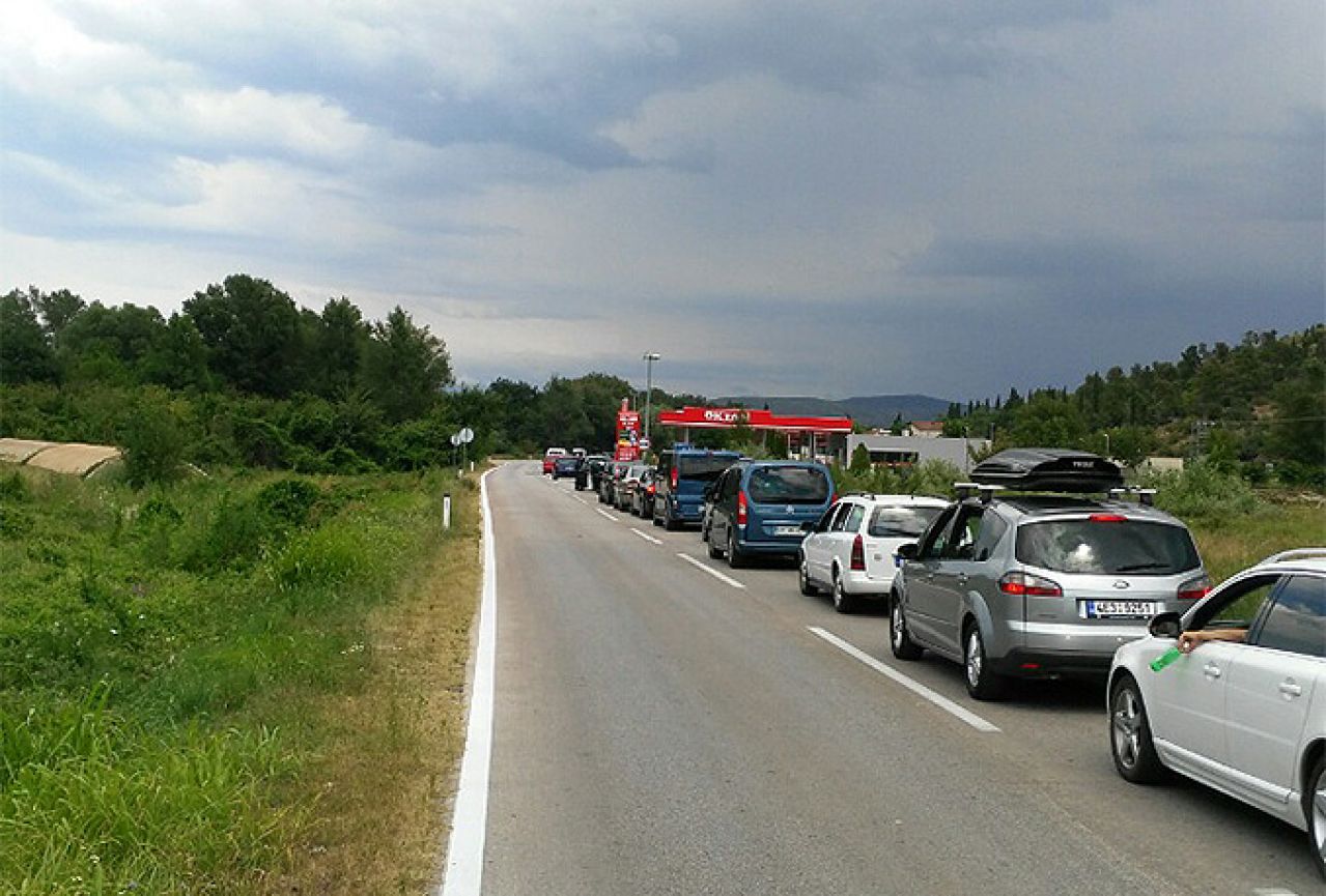 Gužve na graničnim prijelazima u Hercegovini