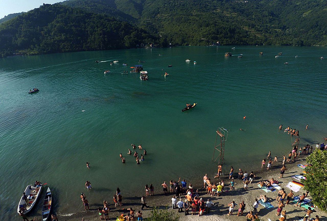 Održan tradicionalni maraton na Jablaničkom jezeru