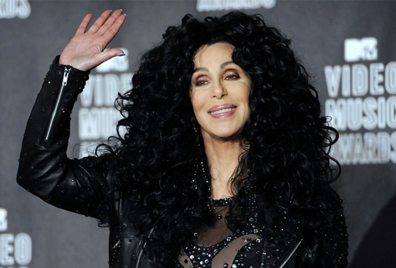 Legendarna Cher se bori za život: otkazuju joj organi, više ne može ni hodati 