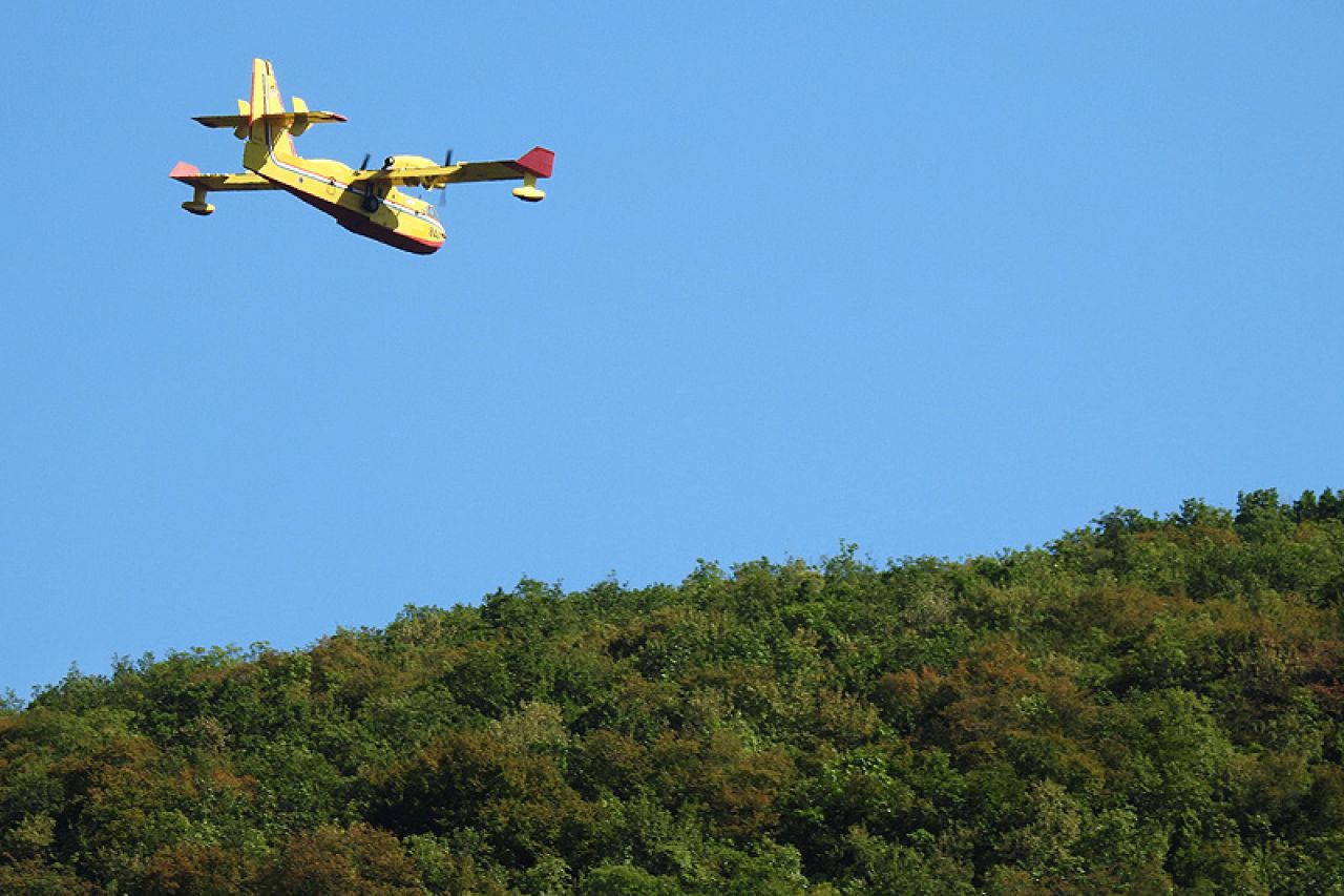 Ogromni požari zahvatili Čepikuće i granicu s Metkovićem