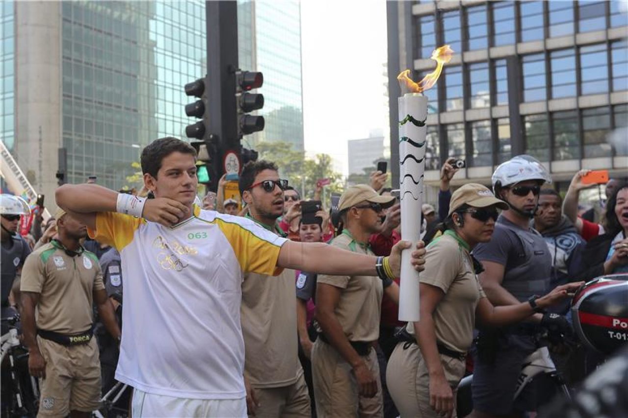 Olimpijska baklja stigla u Rio: Mnogi je pokušali ukrasti, ugasiti...