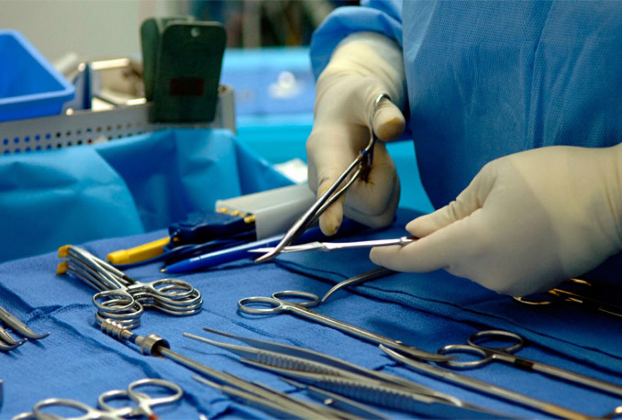 Novca nema: Kirurzi upozoreni da mogu operirati još 60 osoba do kraja godine