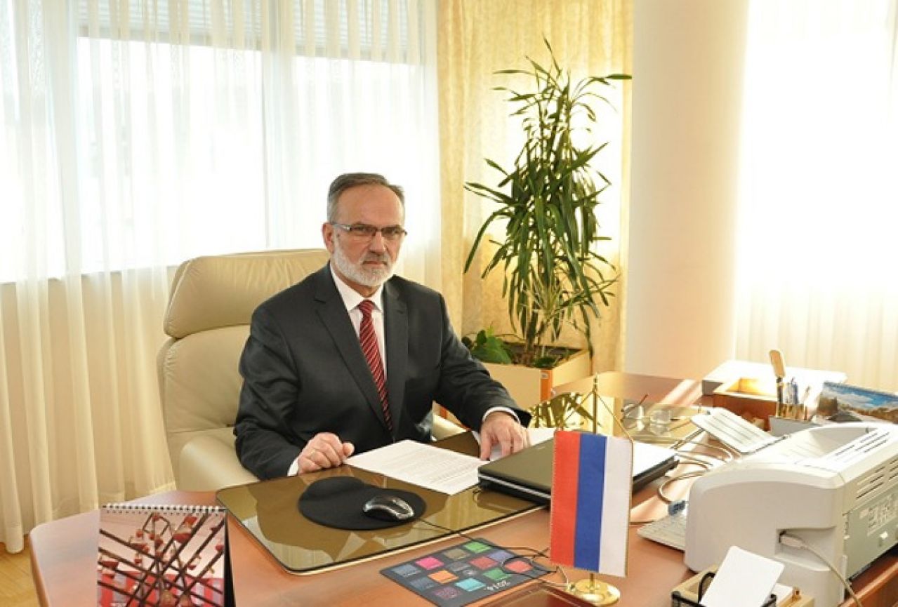 Ministar prosvjete RS-a i dalje protiv bosanskog jezika