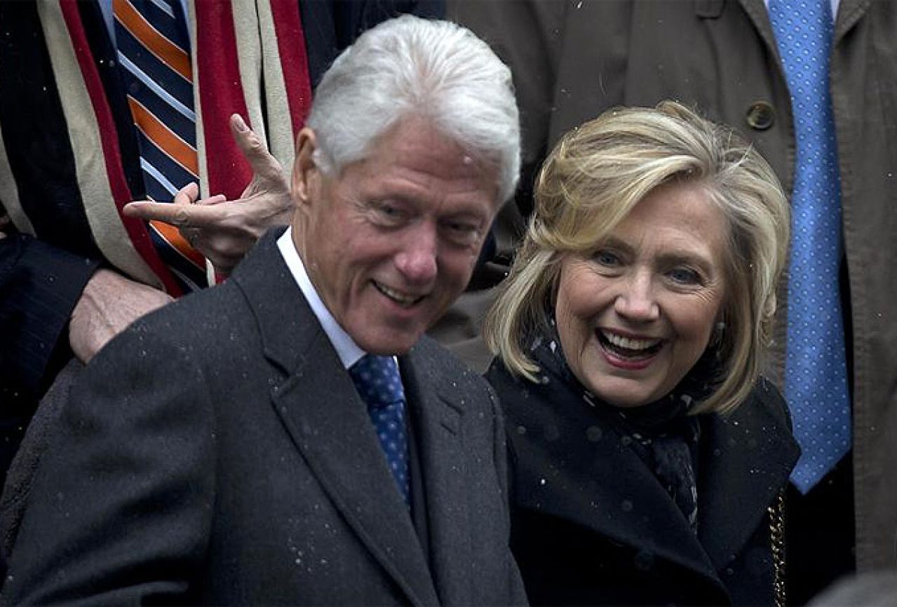 Supružnici Clinton zaradili preko deset milijuna dolara