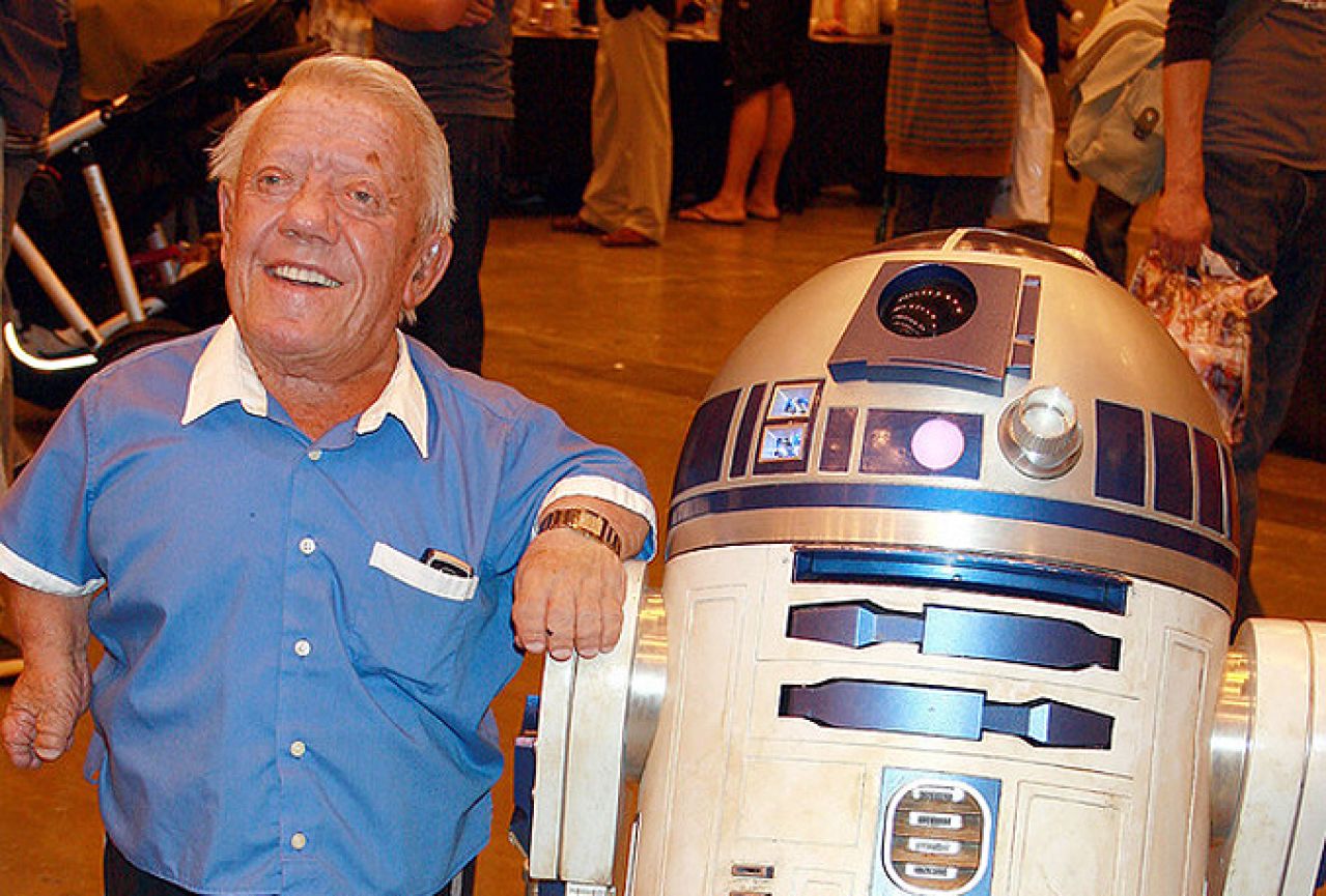 Umro glumac Kenny Baker, robot R2-D2 iz 'Zvjezdanih ratova'