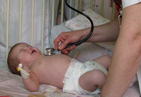 https://storage.bljesak.info/article/166822/450x310/beba-novorodjence-doktor-stetoskop.jpg
