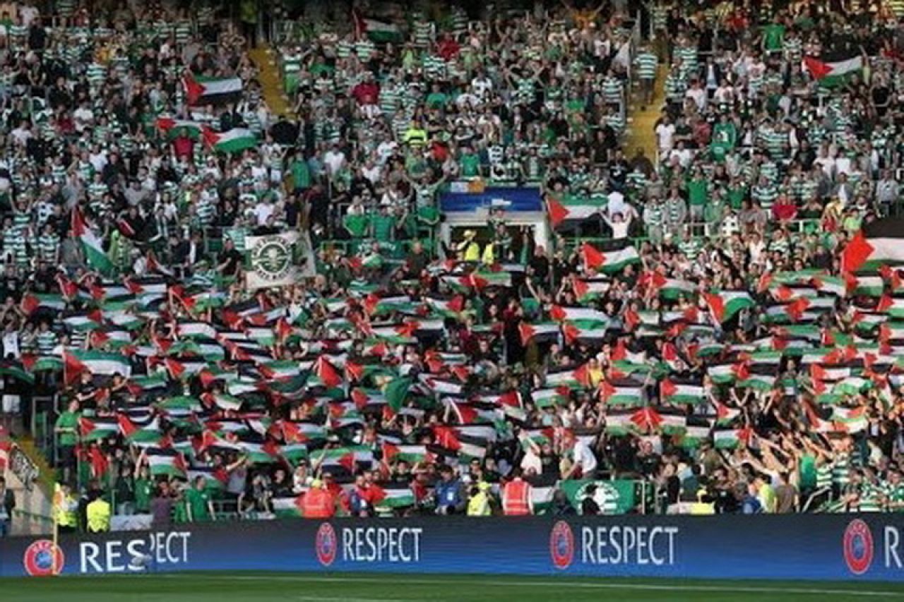 Navijači Celtica Hapoel dočekali s palestinskim zastavama 