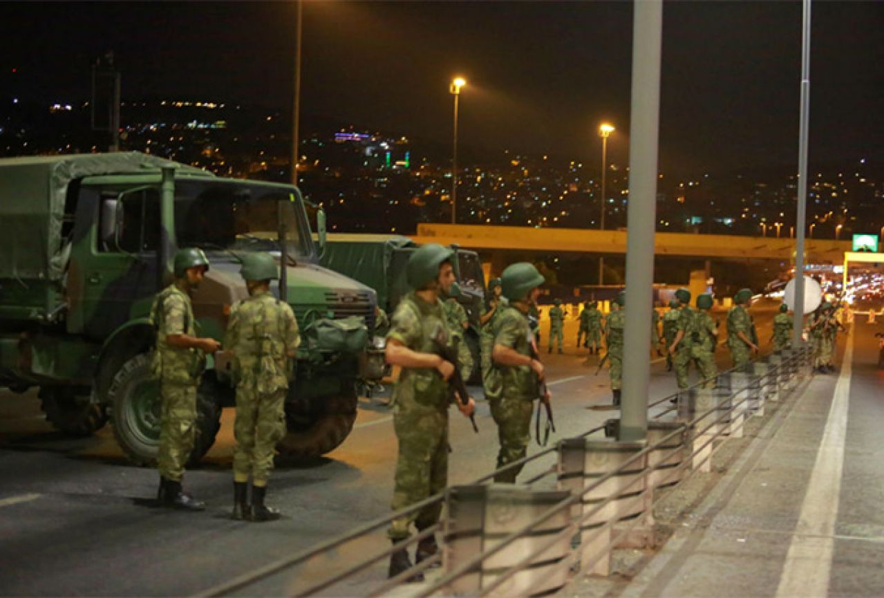 Troje mrtvih u napadu na policijsku postaju u Turskoj