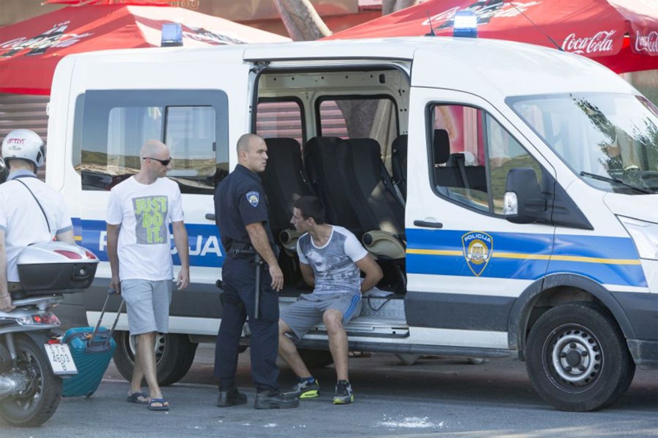 Potukli se navijači Hajduka i Rijeke; privedene 34 osobe