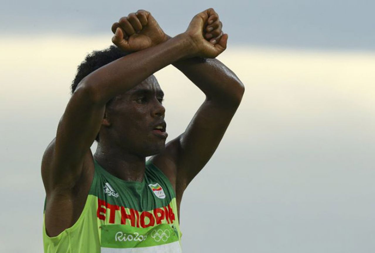 Feyisa Lilesa je najveći heroj Olimpijskih igara u Riju, evo zašto!