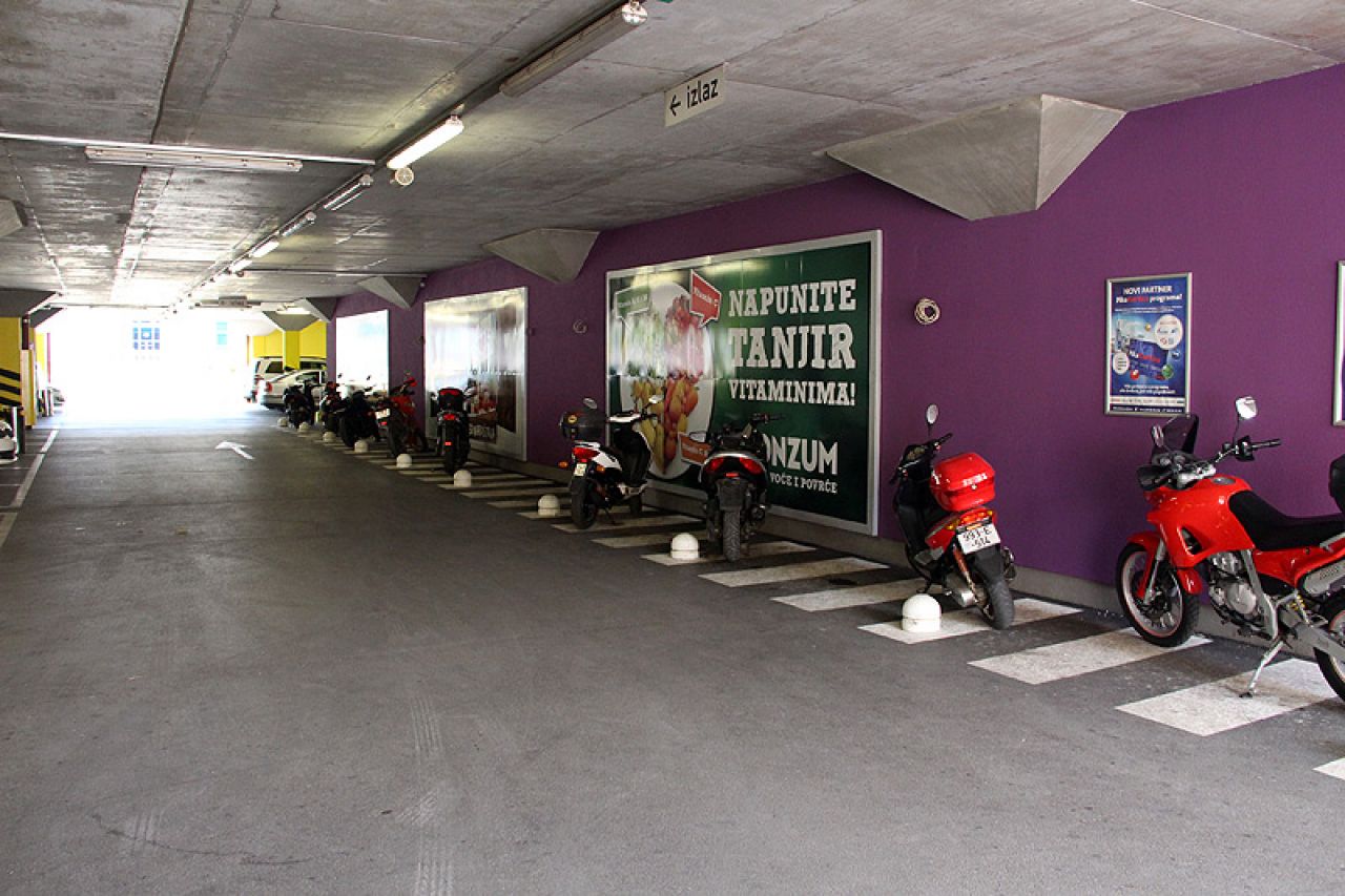 Mostar: Iz garaže shopping centra otuđen motocikl