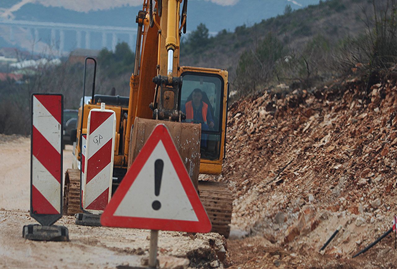 Započelo asfaltiranje ceste između Berkovića i Nevesinja