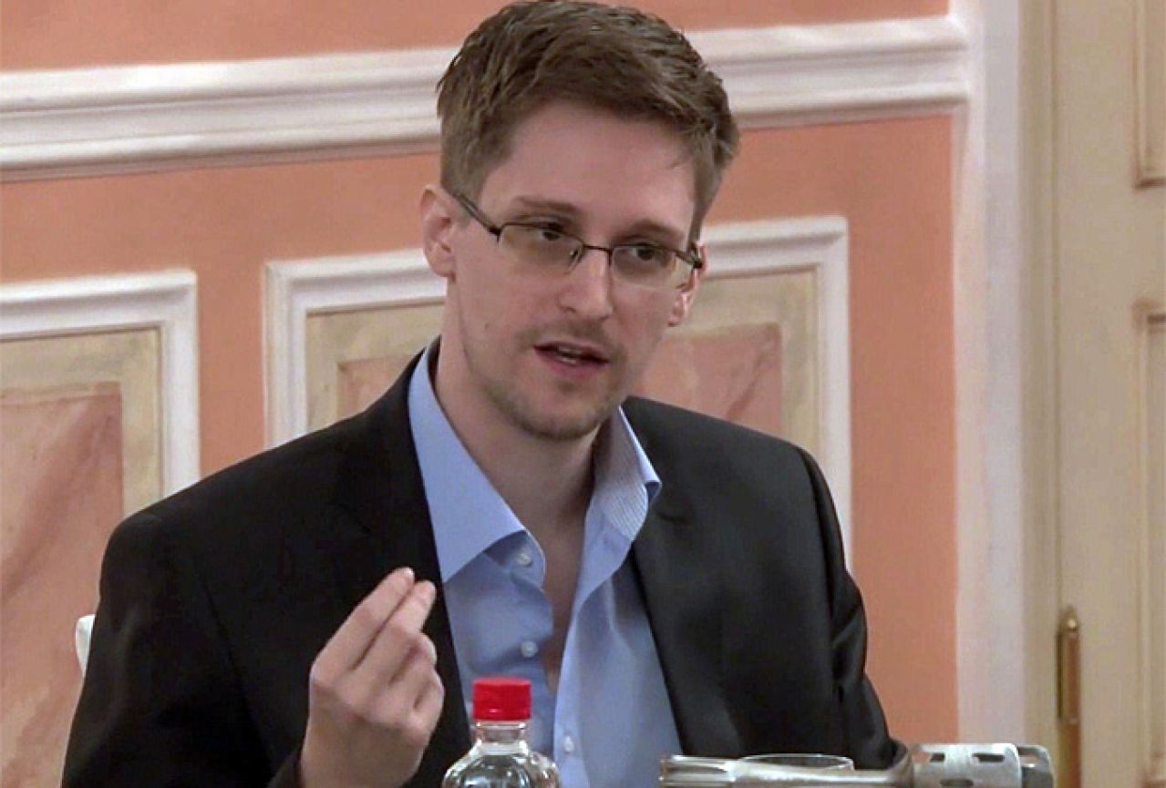 Edward Snowden i dalje živ