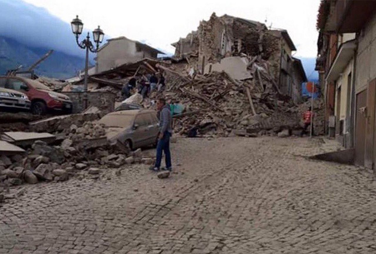 Snažan potres pogodio Italiju, najmanje 37 mrtvih