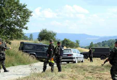https://storage.bljesak.info/article/167633/450x310/srbija-vojska-policija-pirot.jpg