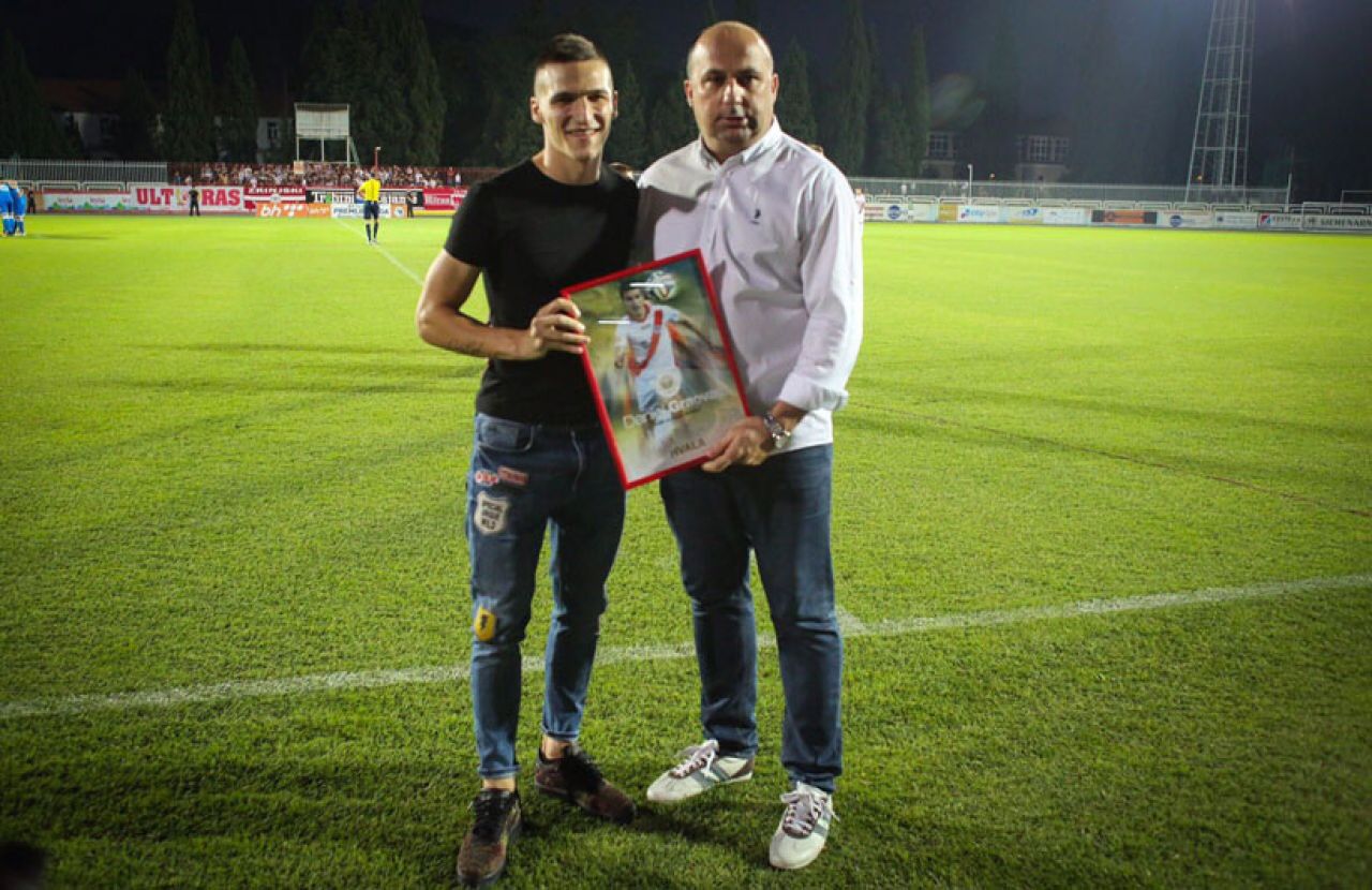 Denis Lasić uručio poklon Graovcu prije odlaska u novi klub
