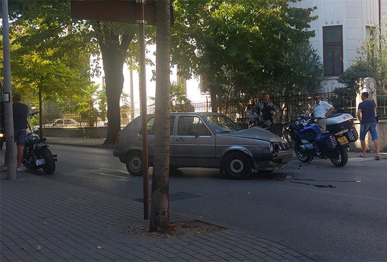 Mostar: Prometna nesreća na ulazu u Dom zdravlja