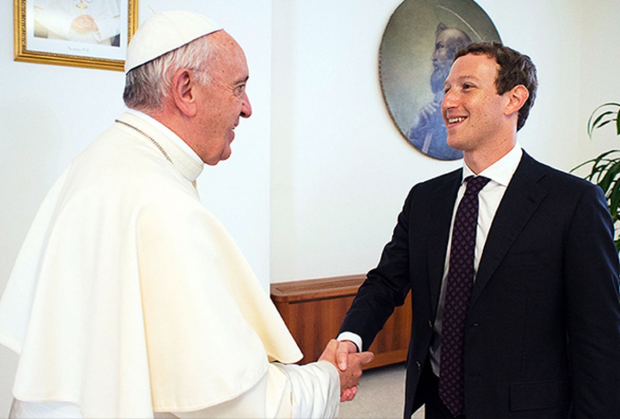 Papa i Zuckerberg o komunikaciji i siromaštvu