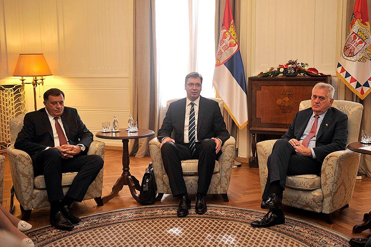 Nikolić i Vučić nisu podržali referendum o Danu RS  