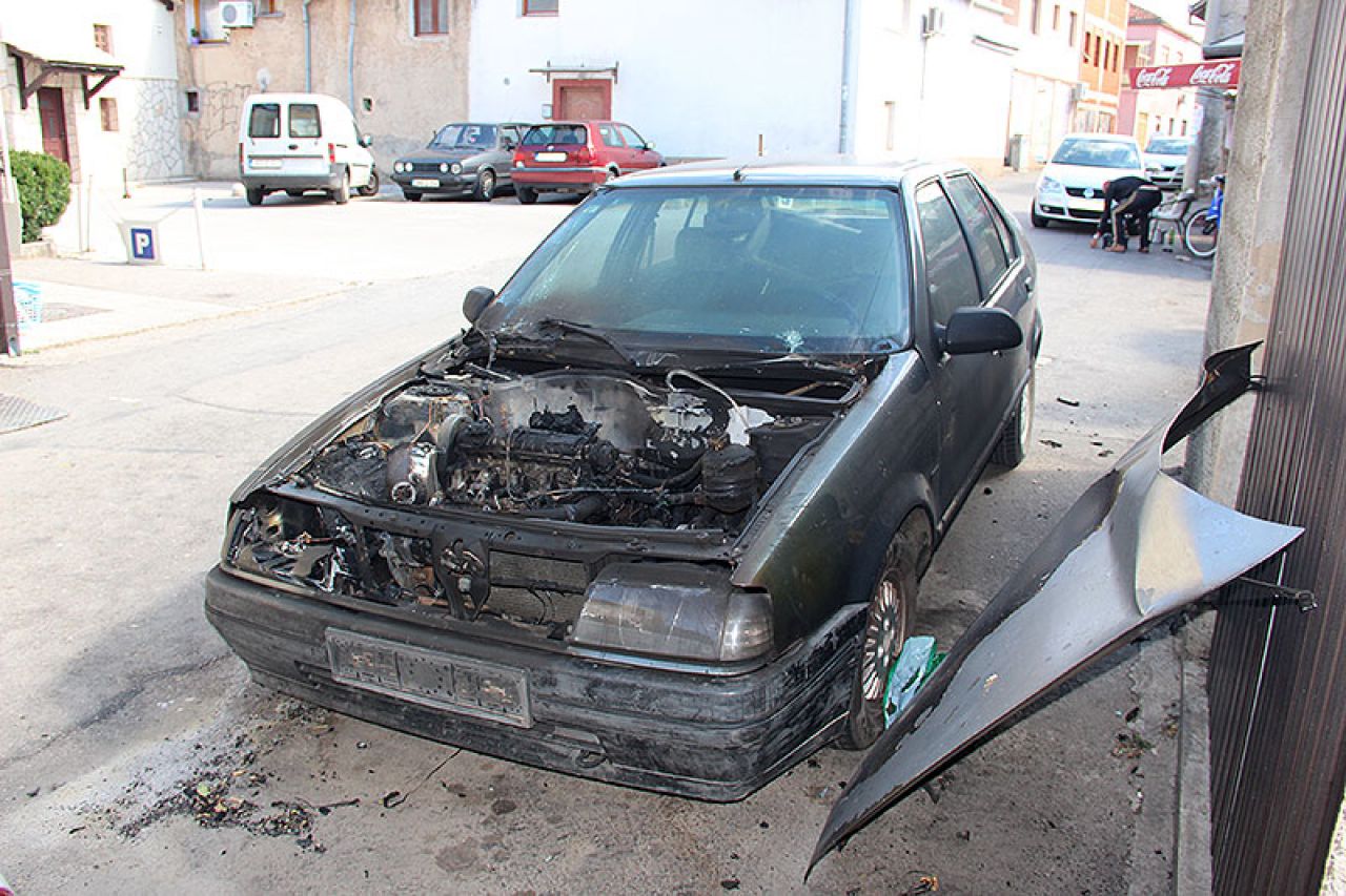 Mostar: Izgorio automobil