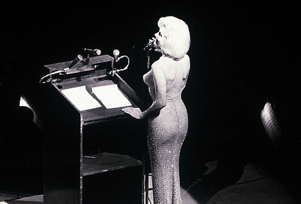 Haljina u kojoj je Marilyn Monroe pjevala Kennedyju procijenjena na dva do tri milijuna