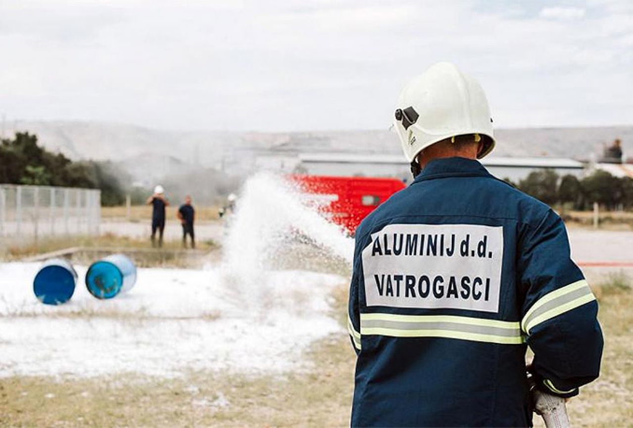 Vatrogasna vježba Aluminijevih vatrogasaca