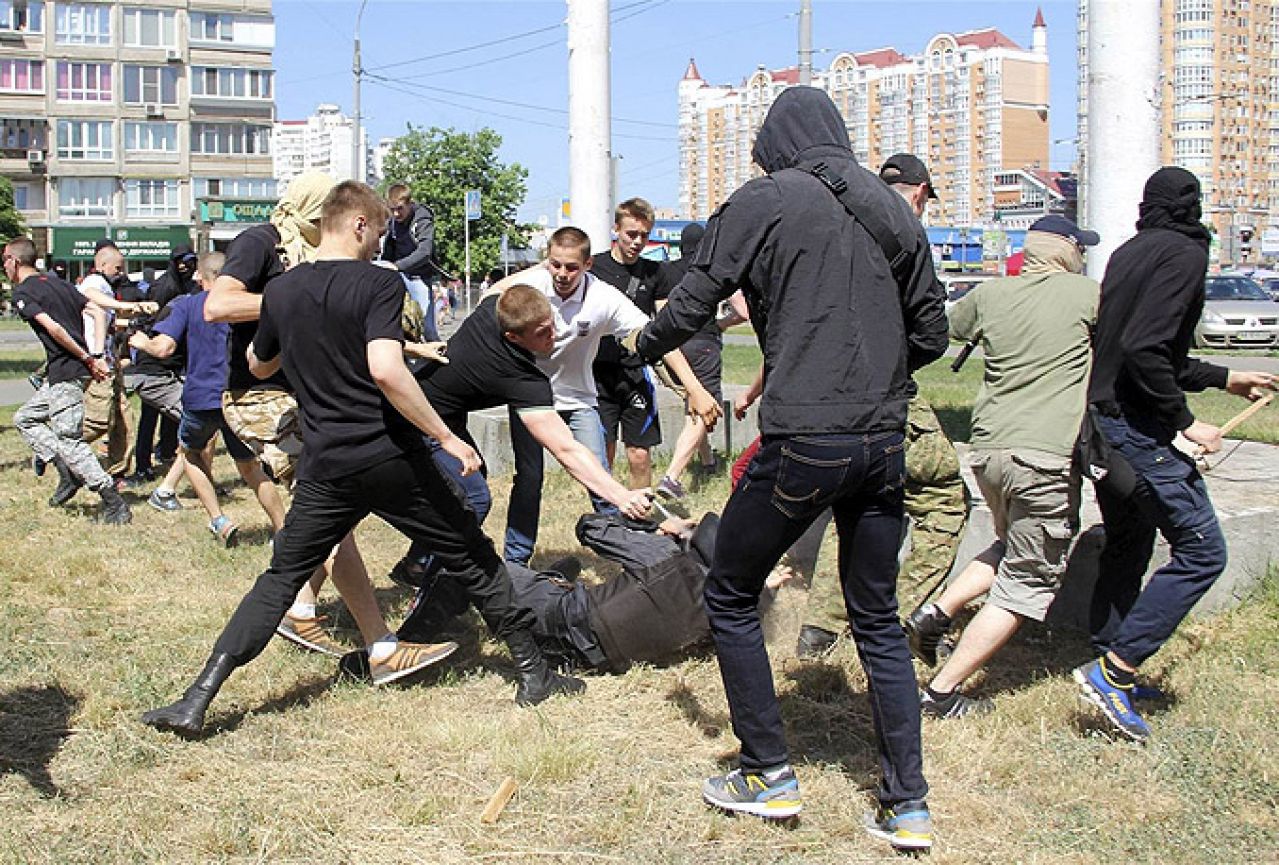 Huligani šipkama napali mlade  igrače Partizana