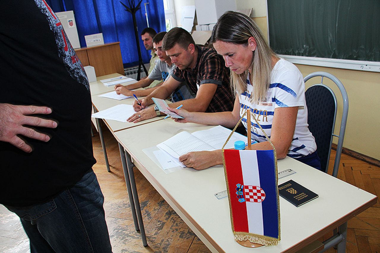 U Mostaru izdane 3 694 potvrde za glasovanje