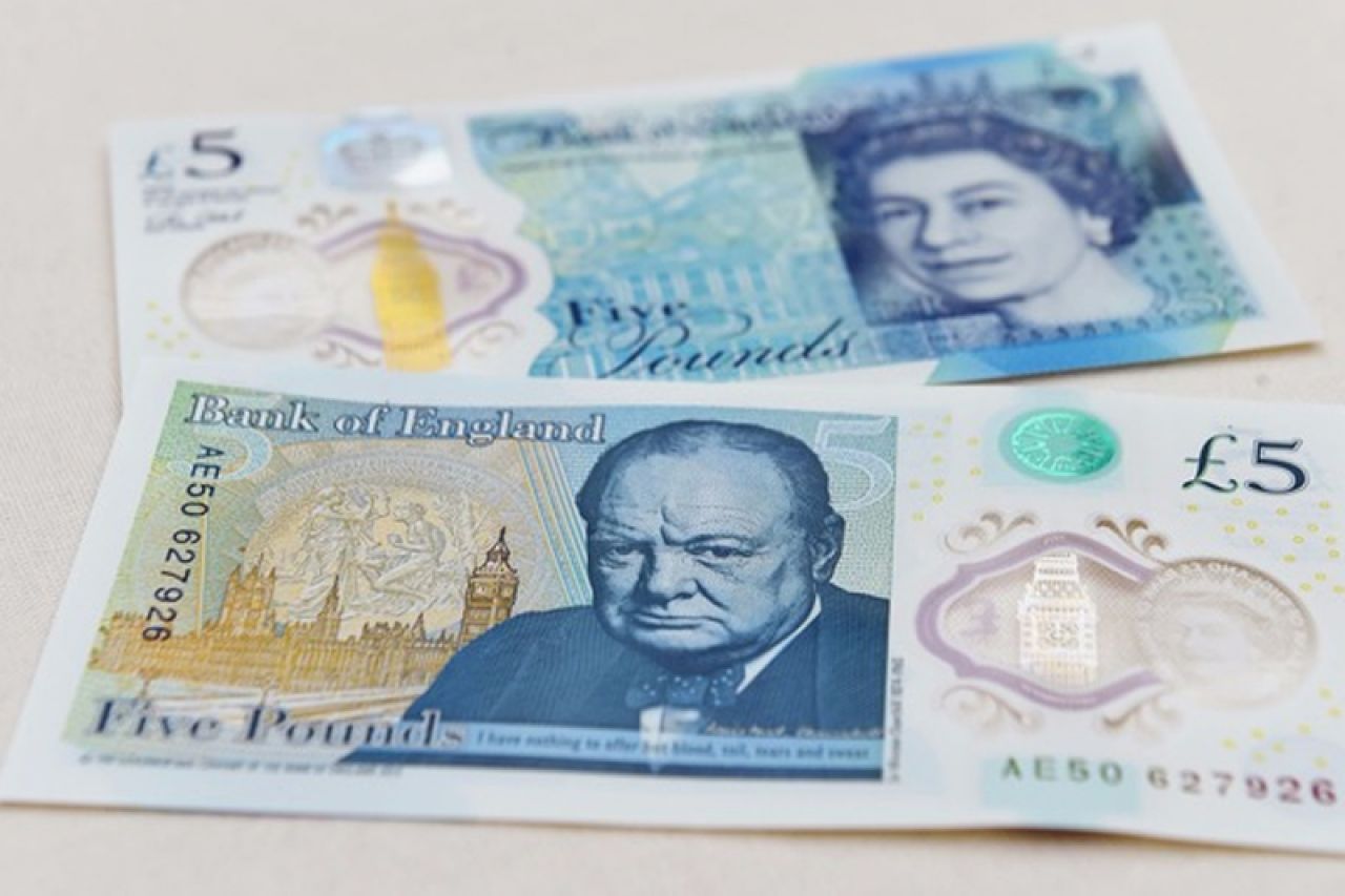 Britanci od danas plaćaju plastičnim novčanicama u vrijednosti 5 funti
