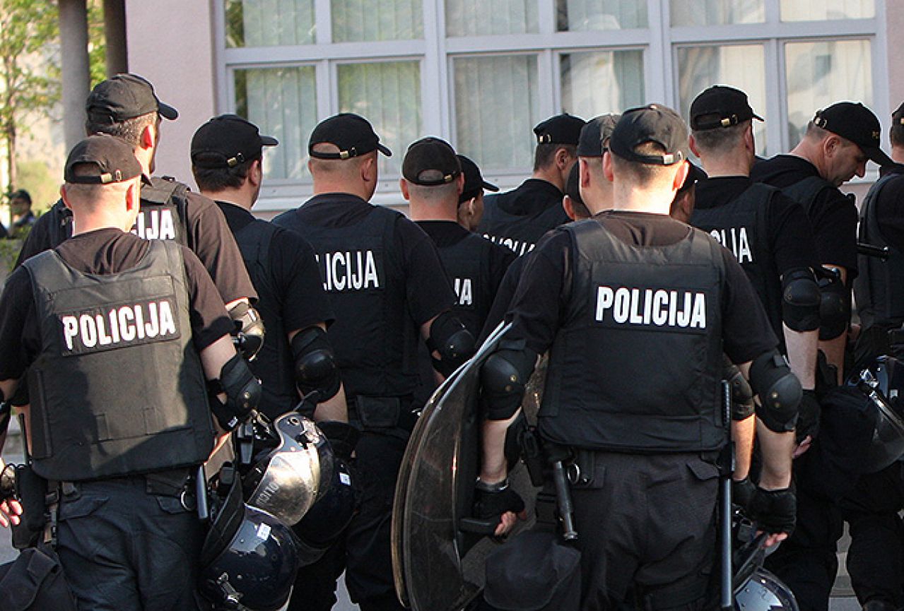Policija vježba blokadu Mostara