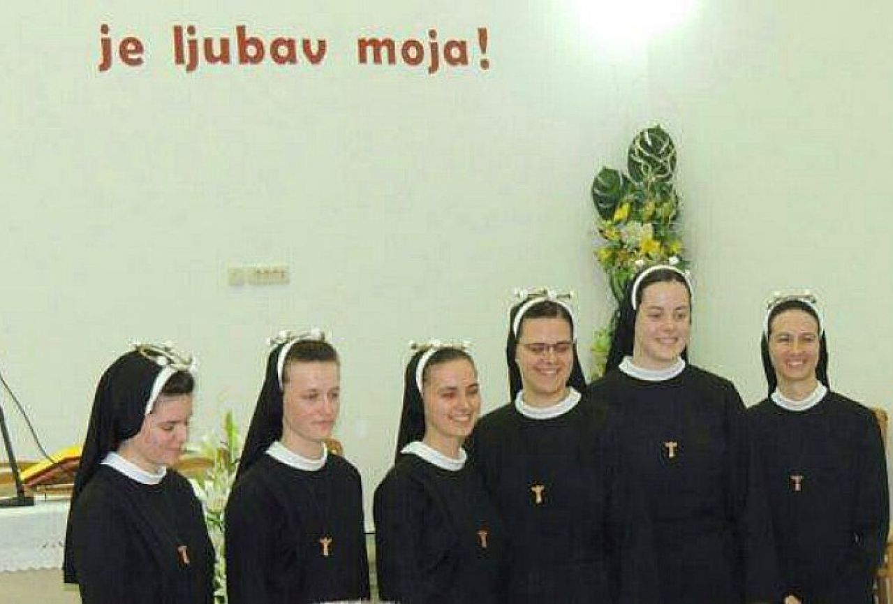 Mostar: Redovničke zavjete položilo šest mladih časnih sestara