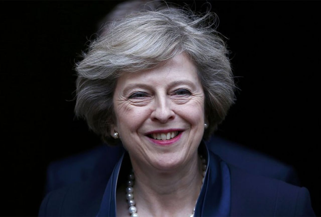 Theresa May želi snažniji nadzor migranata - svaka zemlja ima pravo braniti  granice