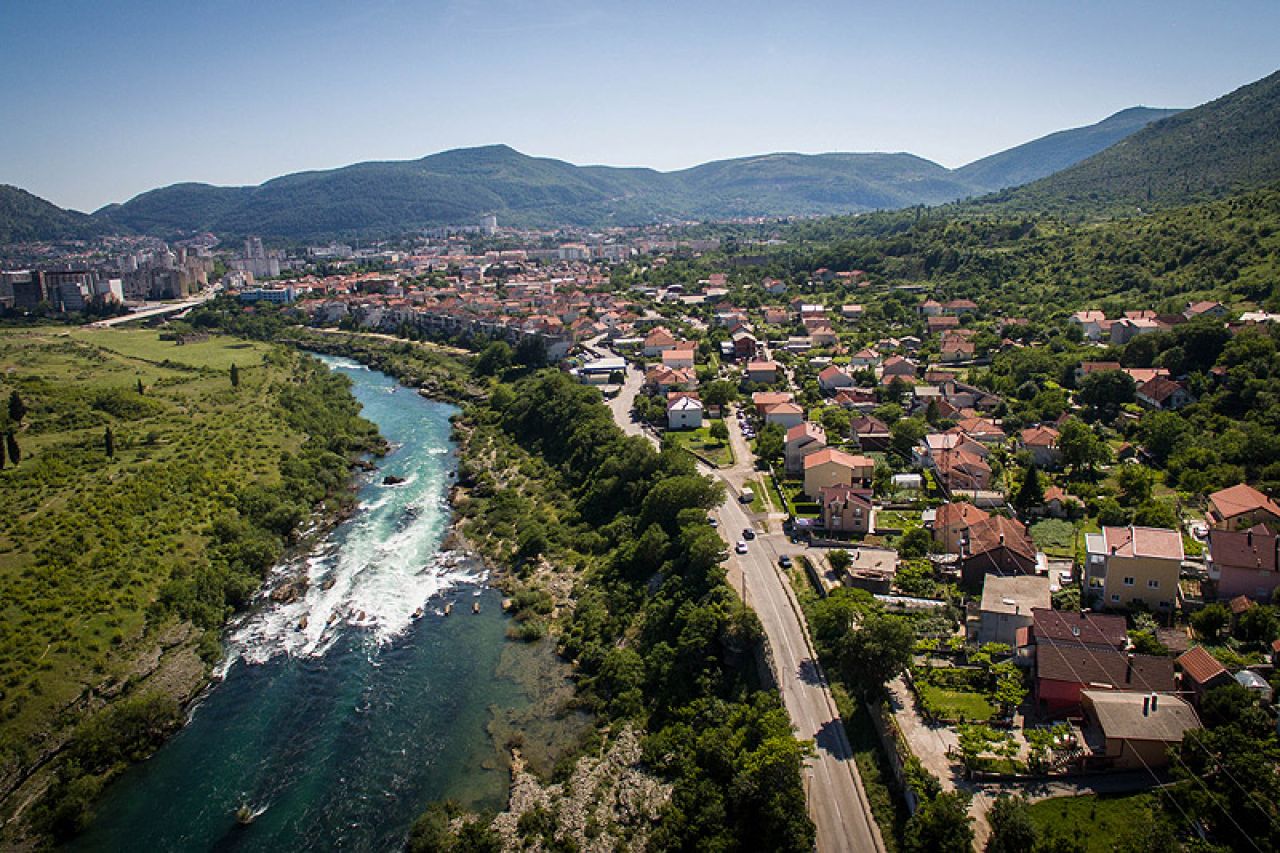 Pet naselja u Mostaru bez vode zbog radova