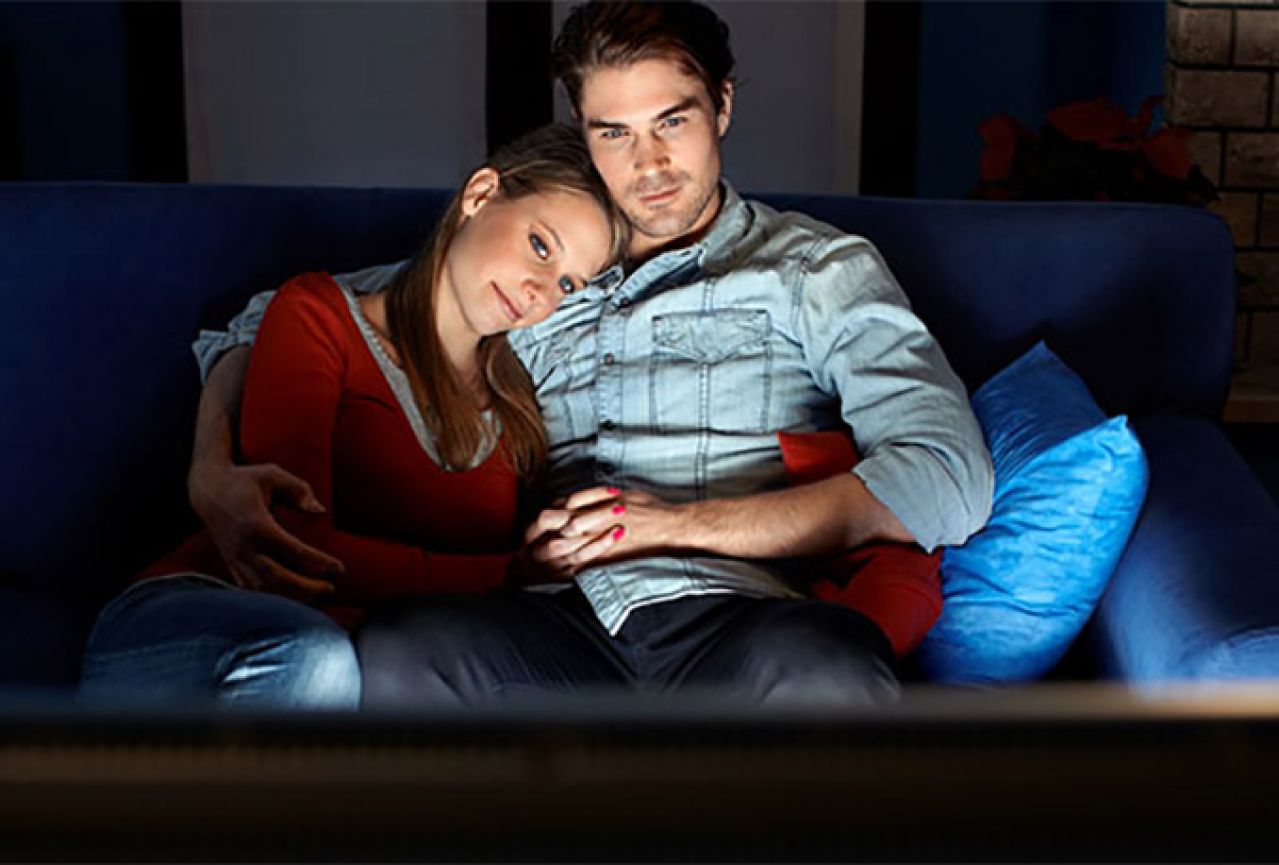 Gledanje filmova i serija s partnernom može učiniti čuda za vaš odnos