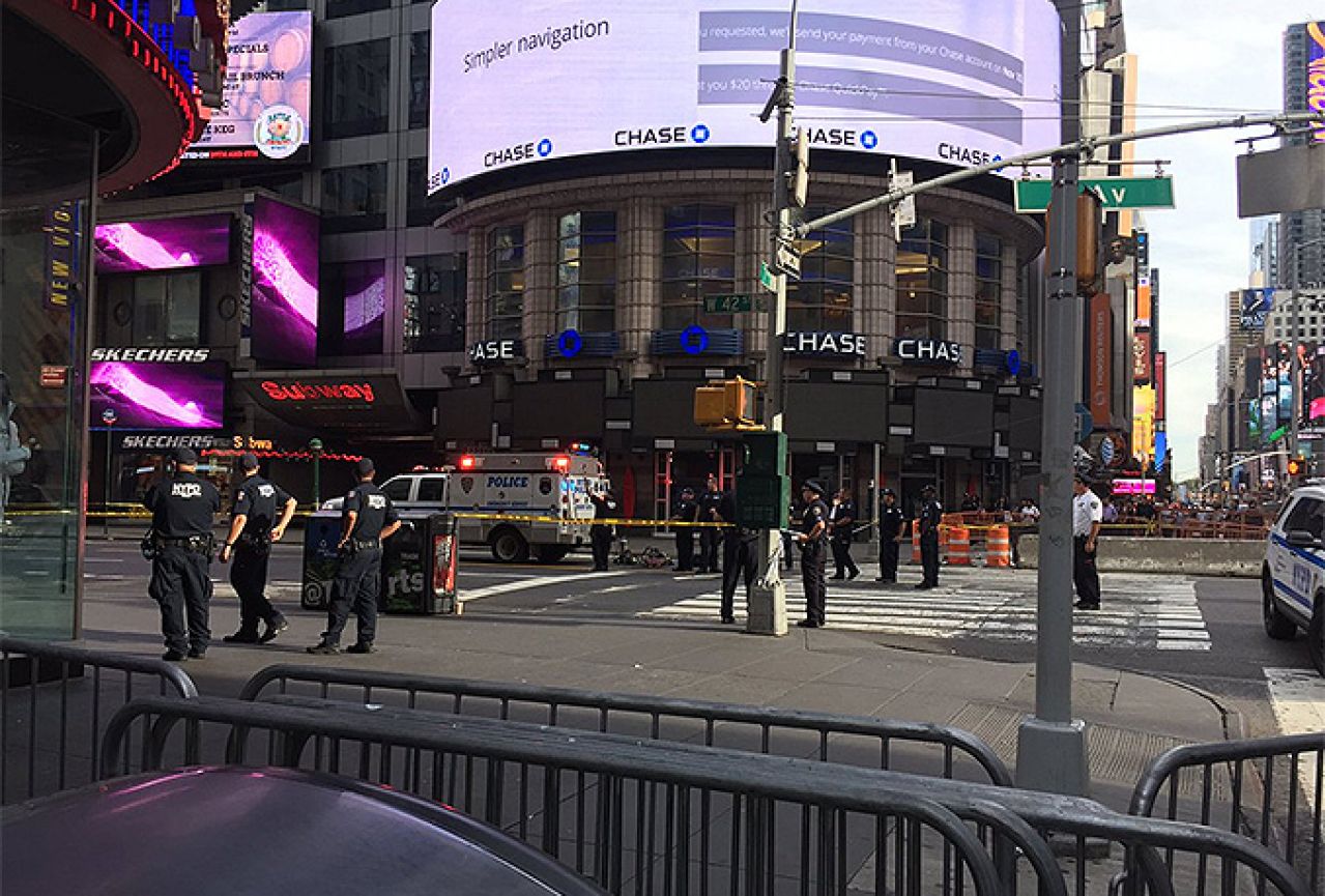 Zbog sumnjivog paketa 'zatvoren' Times Square