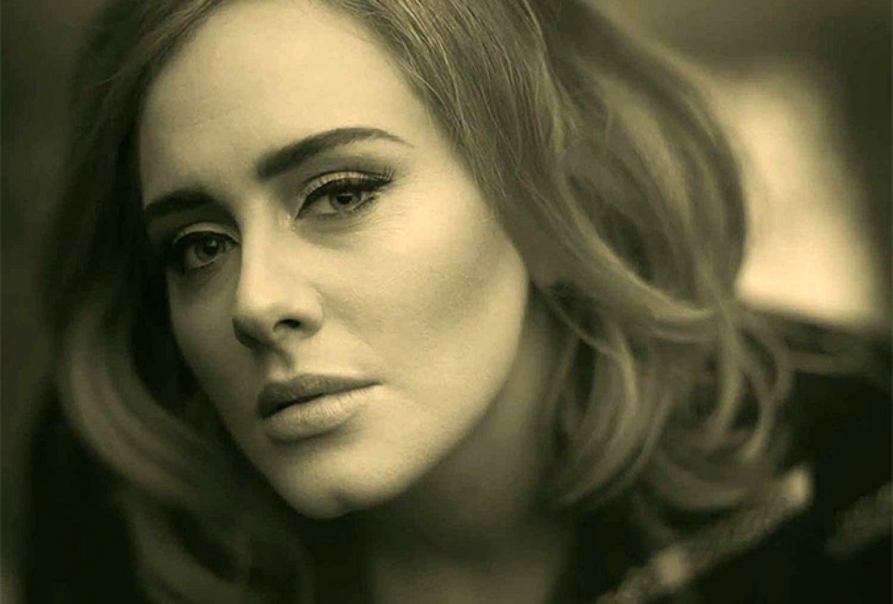 Adele: Ostavljanje cigareta loše utjecalo na moj glas