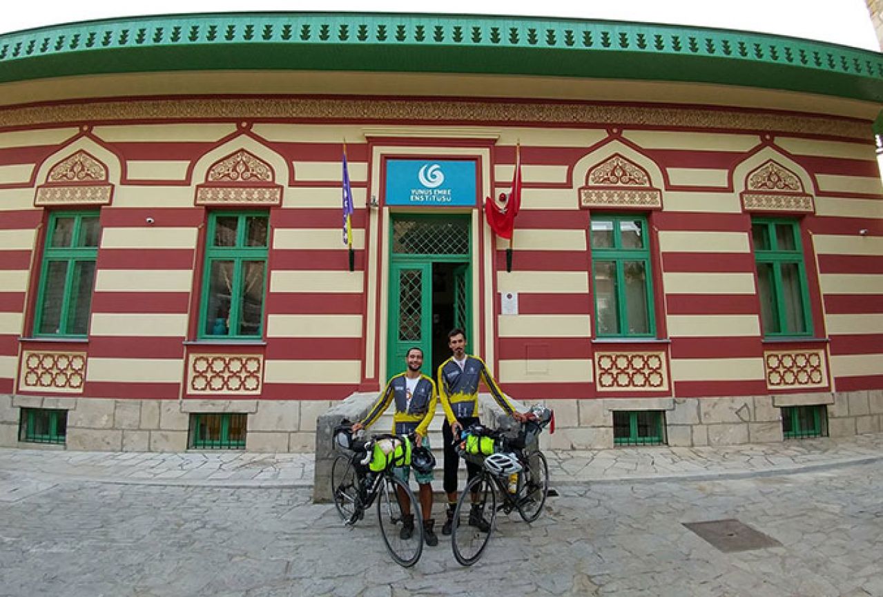 Biciklisti na putu iz Istanbula u Pariz svratili u Mostar