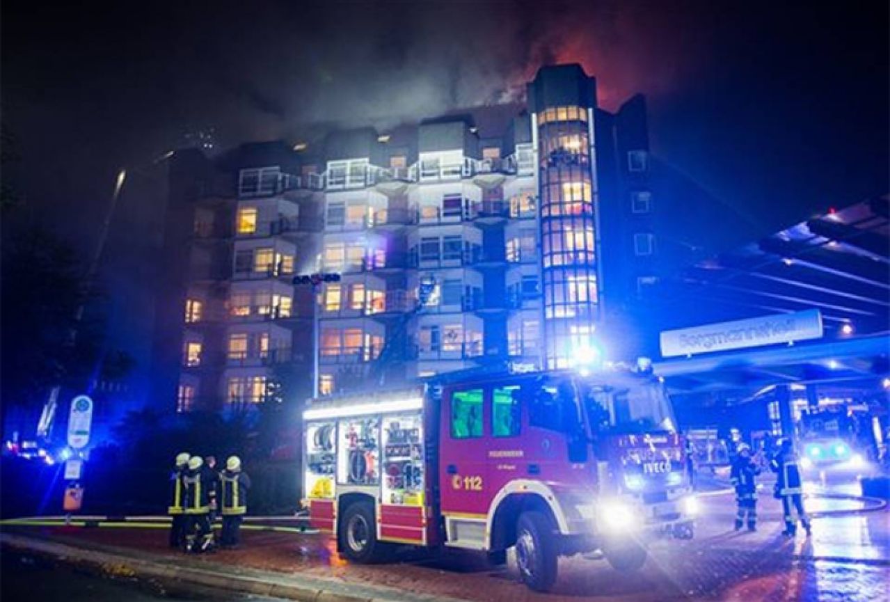 Dvije osobe poginule, 15 ozlijeđeno u požaru u bolnici na zapadu Njemačke