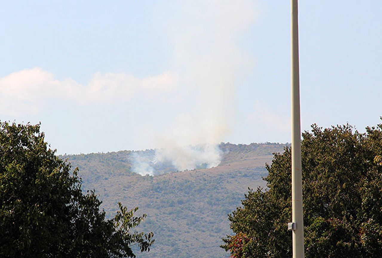 Dva požara oko Mostara
