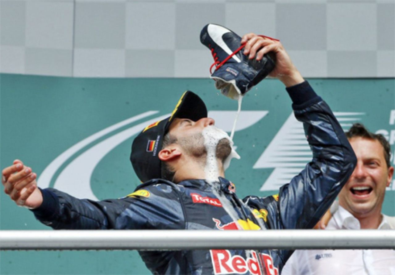 Hamilton prodimio, dvostruka pobjeda Red Bulla