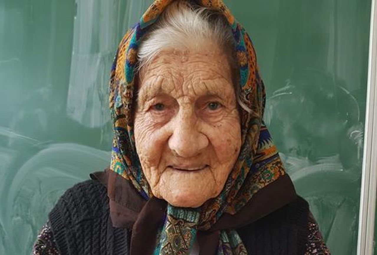 Najstariji birač u Čapljini, 101-godišnja baka Jela, obavila svoju dužnost